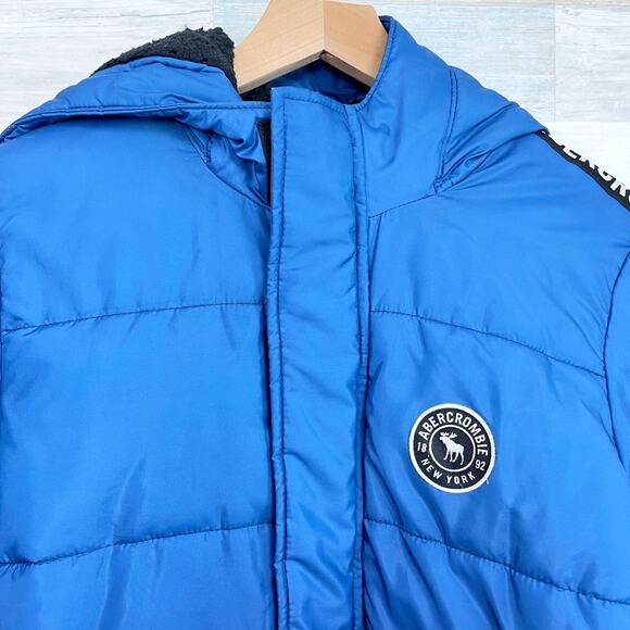 Abercrombie Kids Sherpa Lined Puffer Logo Stripe Jacket Blue Hooded Boys 15 16 - Picture 2 of 9
